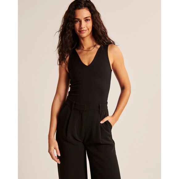 ✨Abercrombie & Fitch Seamless Fabric V- Neck Black Sz Large Bodysuit✨ - Picture 1 of 9
